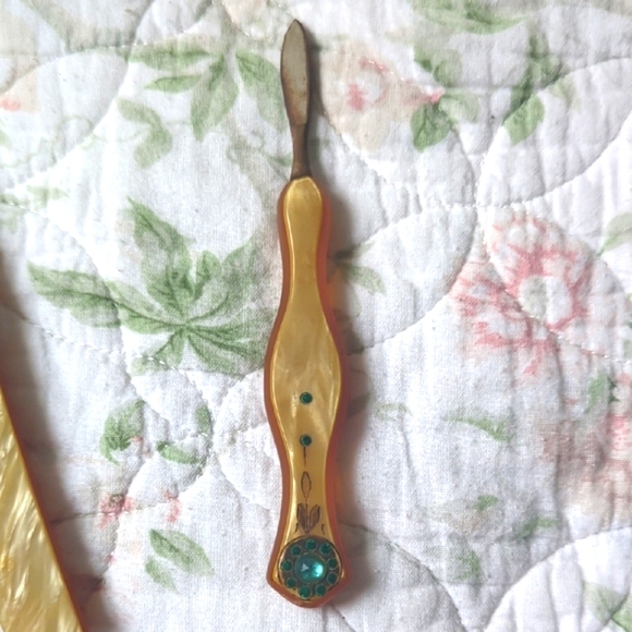 Vintage 1920's 4 piece Lucite Vanity Dresser Set - Picture 6 of 12